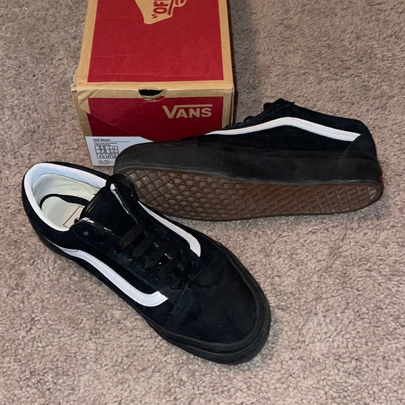 Black vans with white stripe - Picture 3 of 6